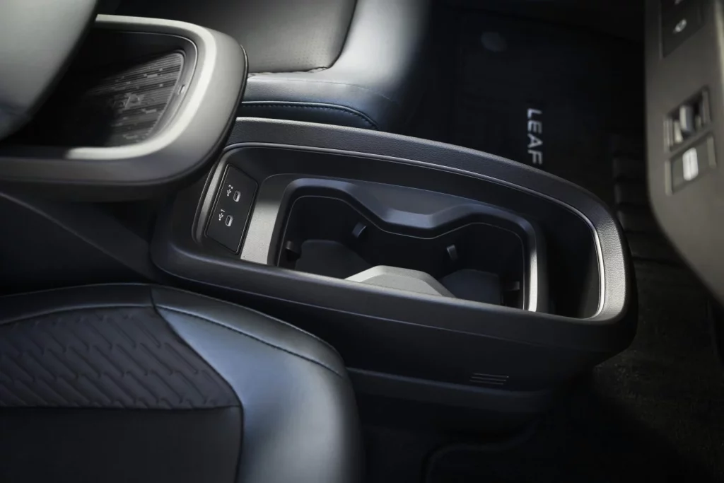 El nuevo Nissan Leaf tiene precio: ¿25.580 euros te parece caro? 44 Motor16 2025 Nissan Leaf 32 Motor16