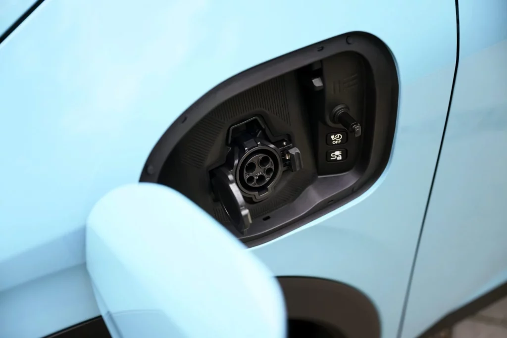 El nuevo Nissan Leaf tiene precio: ¿25.580 euros te parece caro? 31 Motor16 2025 Nissan Leaf 44 Motor16