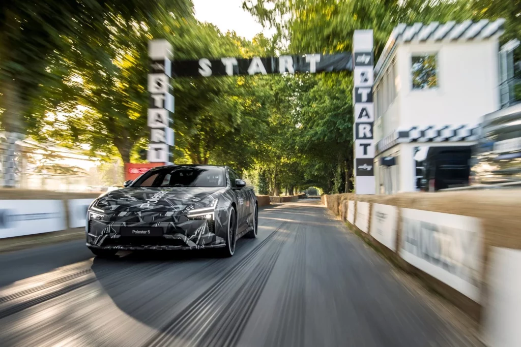 2025 Polestar 5 Prototype. Imagen movimiento.