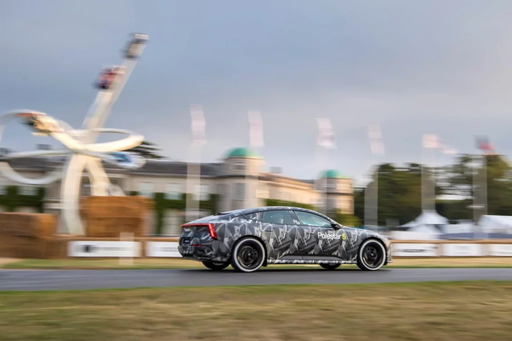 2025 Polestar 5 Prototype. Imagen trasera.