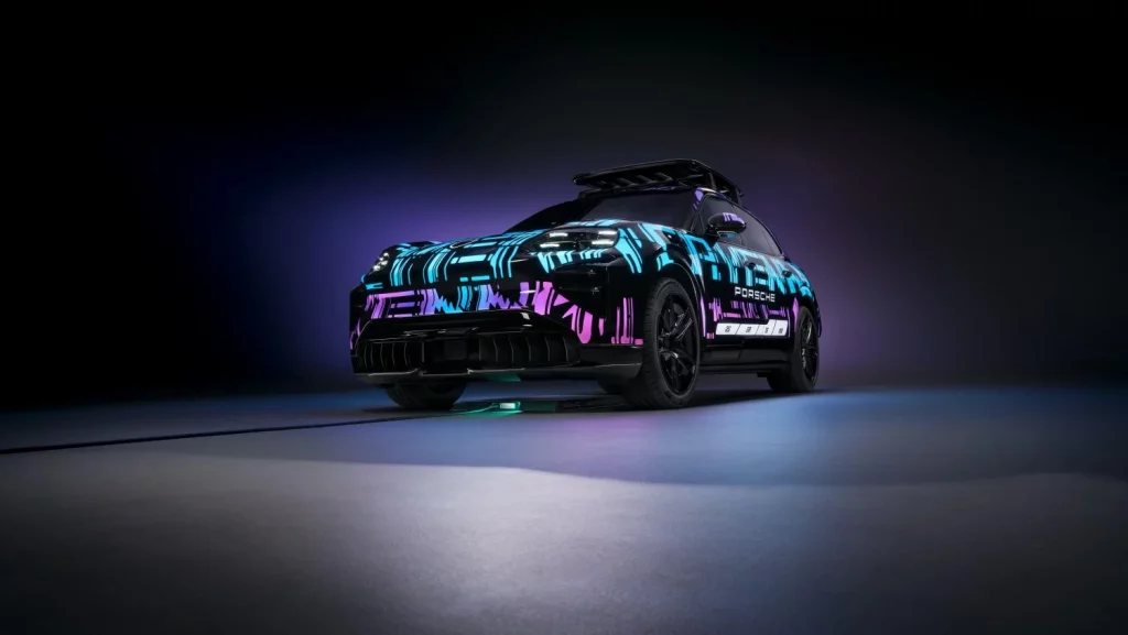El nuevo Porsche Cayenne Electric se carga como tu teléfono móvil... sin mancharte las manos 4 Motor16 2025 Porsche Cayenne carga inalambrica 12 Motor16