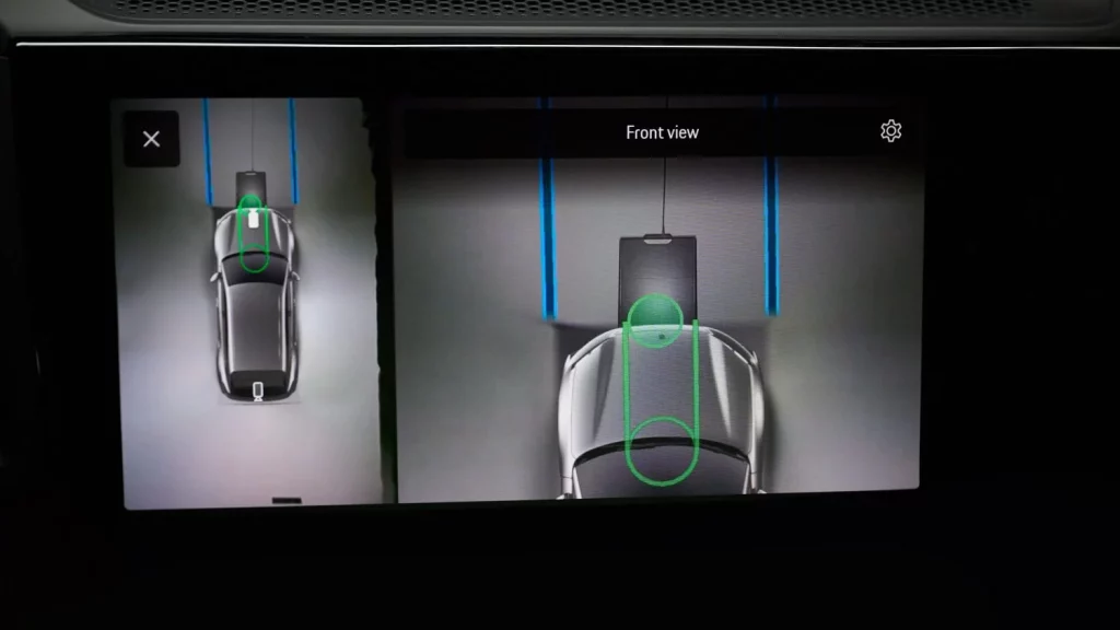 El nuevo Porsche Cayenne Electric se carga como tu teléfono móvil... sin mancharte las manos 13 Motor16 2025 Porsche Cayenne carga inalambrica 3 Motor16