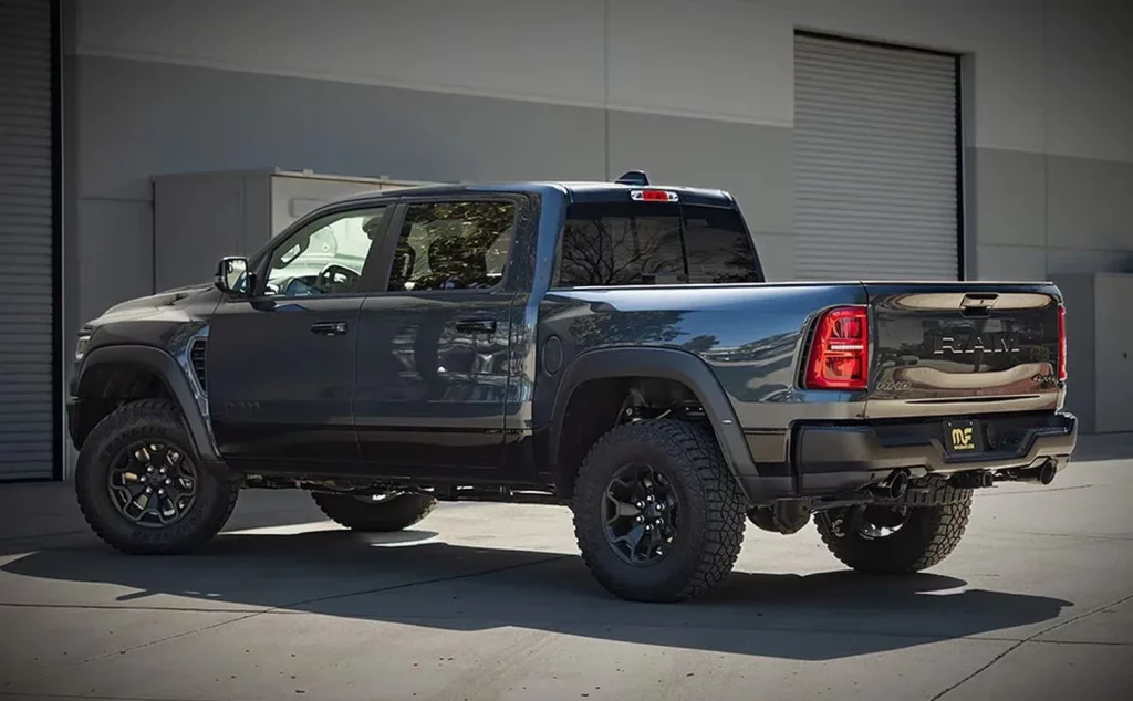 El impresionante RAM 1500 RHO sube el volumen gracias a MagnaFlow 11 Motor16 2025 RAM 1500 RHO Escape 1 Motor16