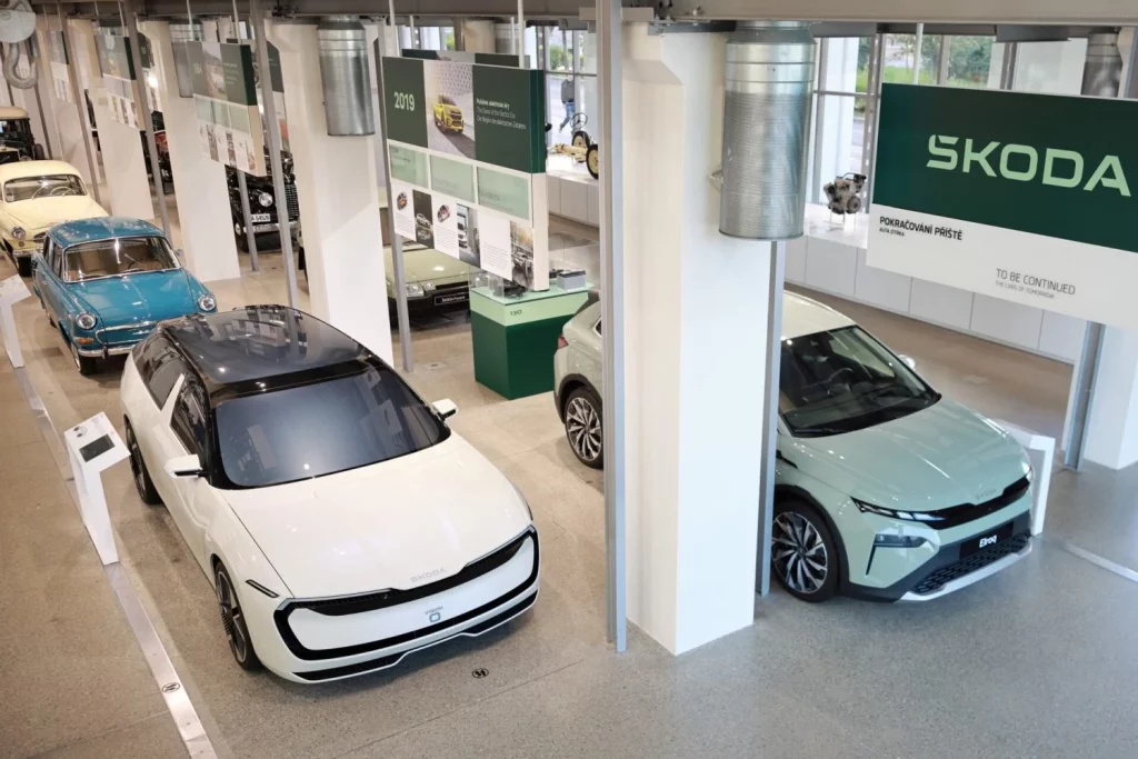 Museo Škoda, el escenario donde contemplar la historia de la marca, cumple 30 años 2 Motor16 2025 Museo Skoda. 30 años. Imagen coches actuales.