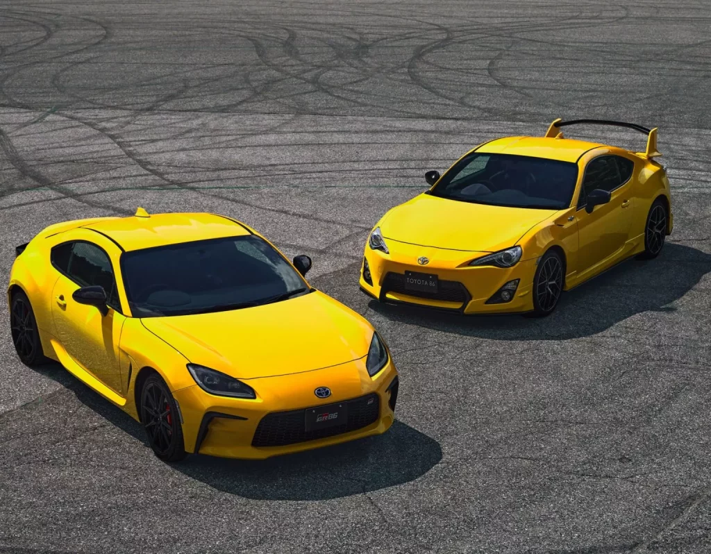 2025 Toyota GR86 Yellow Limited. Imagen con GT86.