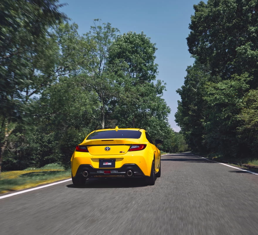 2025 Toyota GR86 Yellow Limited. Imagen trasera.