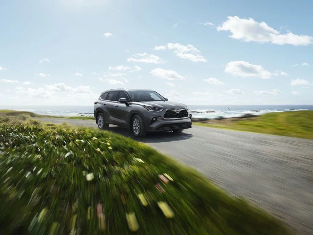 El Toyota Highlander ahora es 4.220 euros más caro por muy buenas razones 7 Motor16 2025 Toyota Highlander USA 2 Motor16
