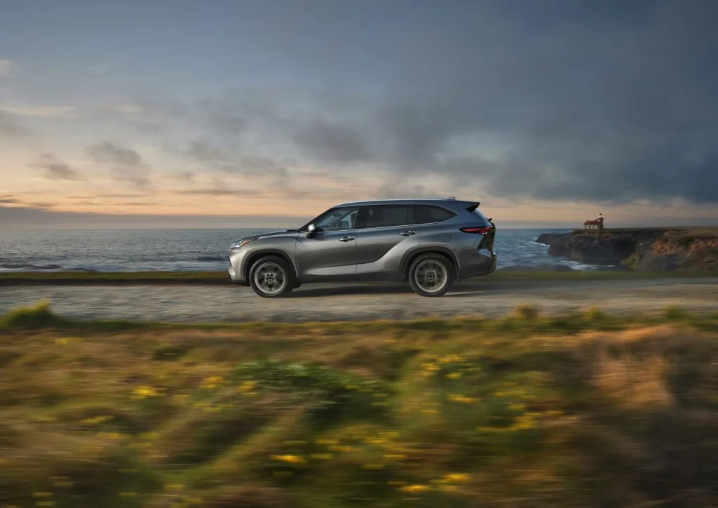 El Toyota Highlander ahora es 4.220 euros más caro por muy buenas razones 10 Motor16 2025 Toyota Highlander USA 5 Motor16
