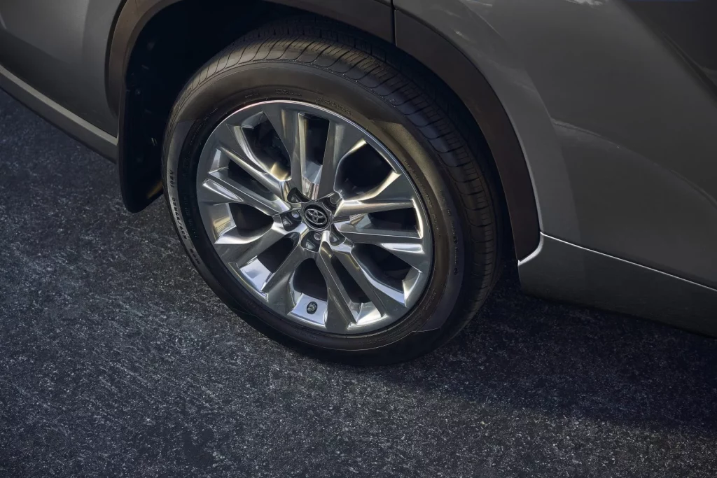 El Toyota Highlander ahora es 4.220 euros más caro por muy buenas razones 14 Motor16 2025 Toyota Highlander USA 6 Motor16