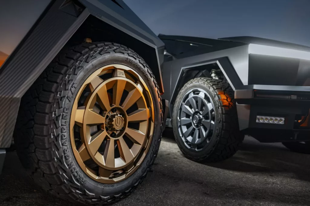 2025 Tesla Cybertruck UP CYBRNOVA. Imagen detalle.