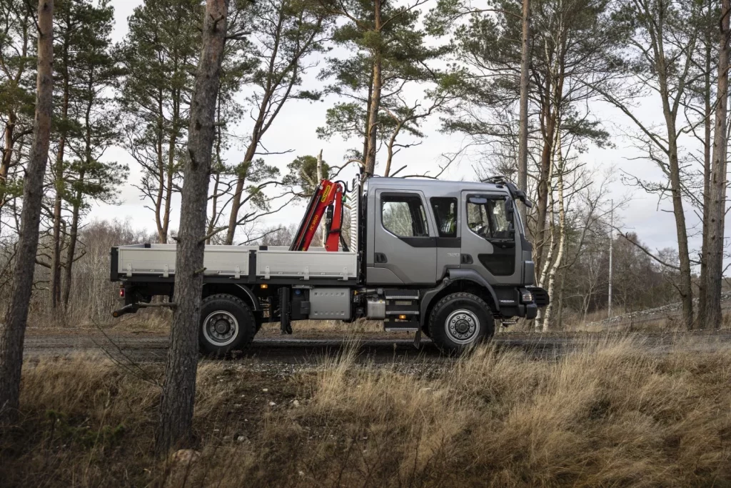 2025 Volvo FL 4x4. Imagen.