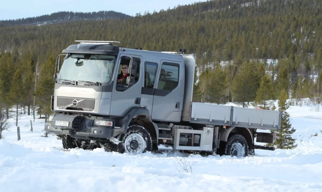 2025 Volvo Trucks FL 4x4 4 Motor16