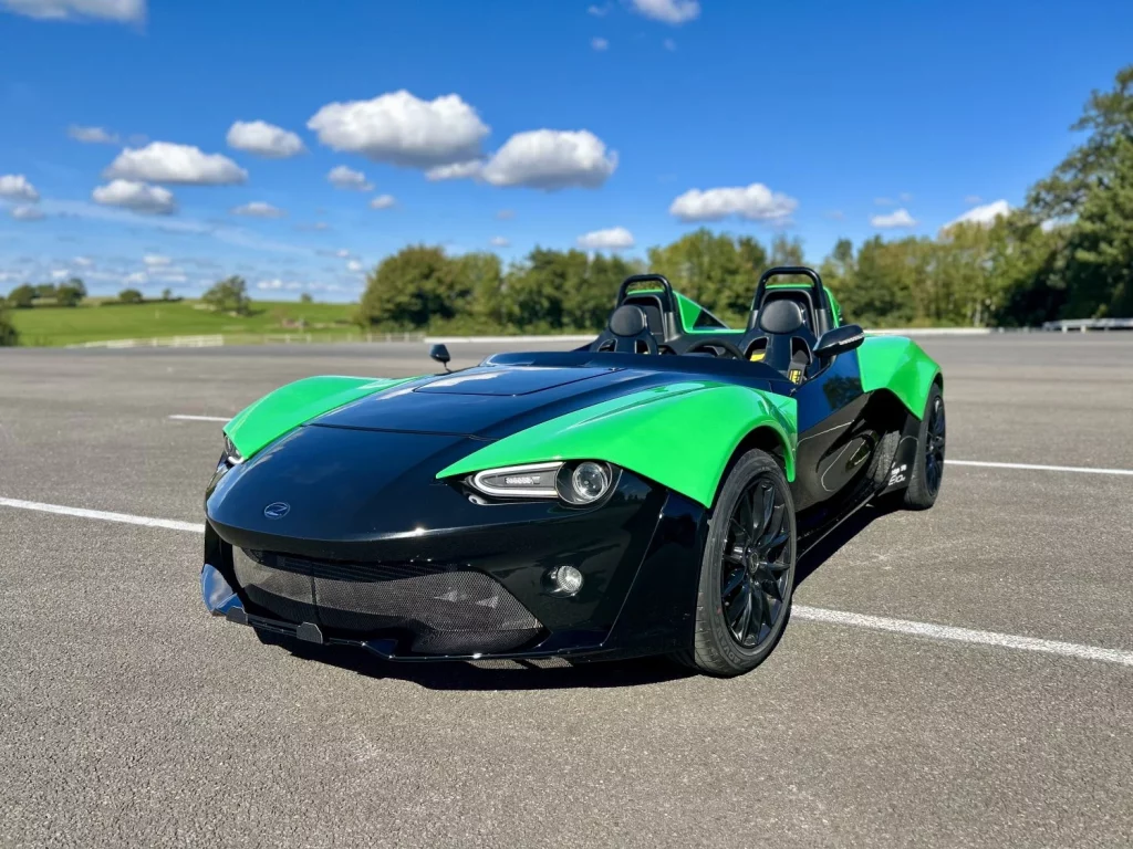 2025 Zenos E10 RZ. Imagen delantera.