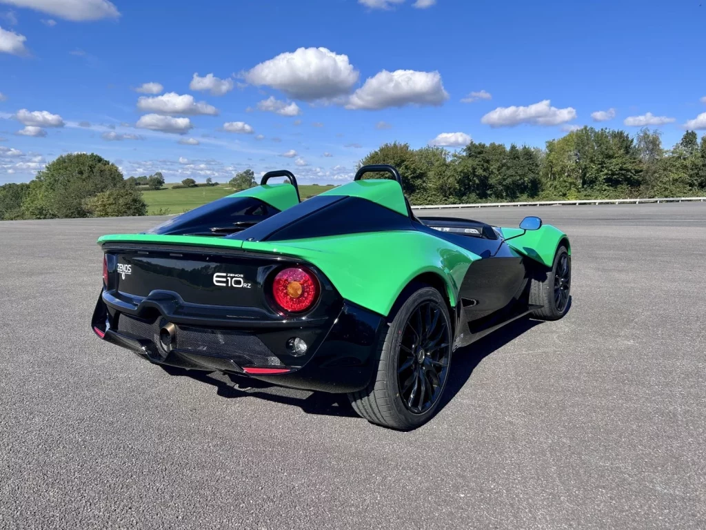 2025 Zenos E10 RZ. Imagen trasera.