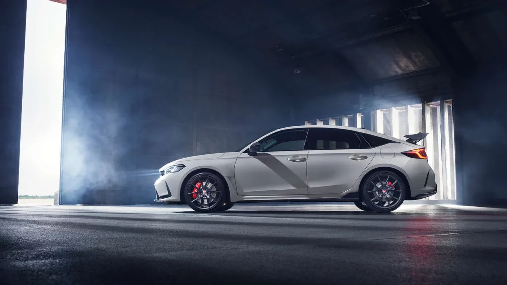 Los 25 años de historia del Honda Civic Type R, generación a generación antes de su adiós definitivo 5 Motor16 2025 Honda Civic Type R FL5. Imagen.
