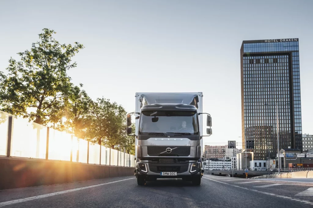 2025 volvo truck driver alert support 1 Motor16