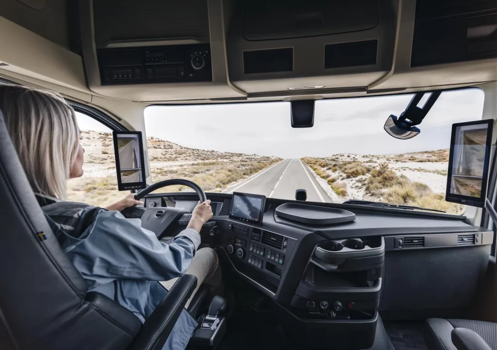 2025 Volvo Truck Driver Alert Support. Imagen interior.