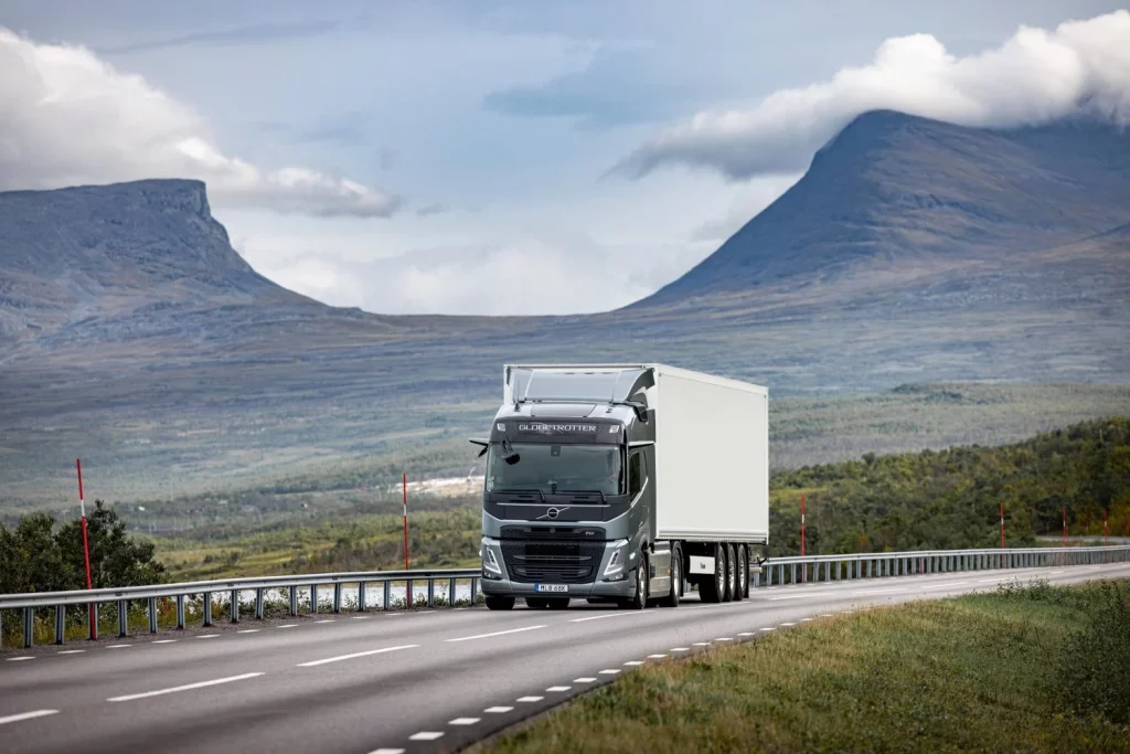 2025 Volvo Truck Driver Alert Support. Imagen exterior.