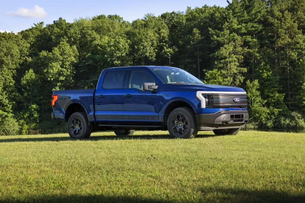 Ford F-150 Lightning STX: Reemplaza al XLT con extra de potencia y autonomía 3 Motor16 2026 F 150 Lightning STX 01 3320 Motor16
