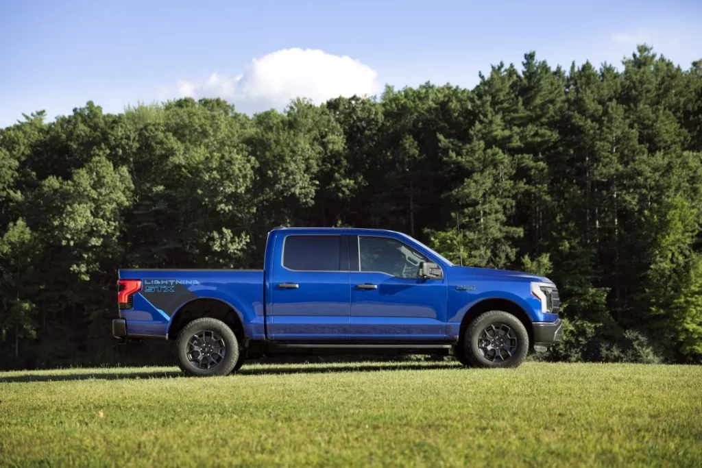 Ford F-150 Lightning STX: Reemplaza al XLT con extra de potencia y autonomía 4 Motor16 2026 F 150 Lightning STX 04 3323 Motor16