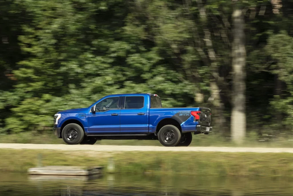 Ford F-150 Lightning STX: Reemplaza al XLT con extra de potencia y autonomía 8 Motor16 2026 F 150 Lightning STX 06 3318 Motor16