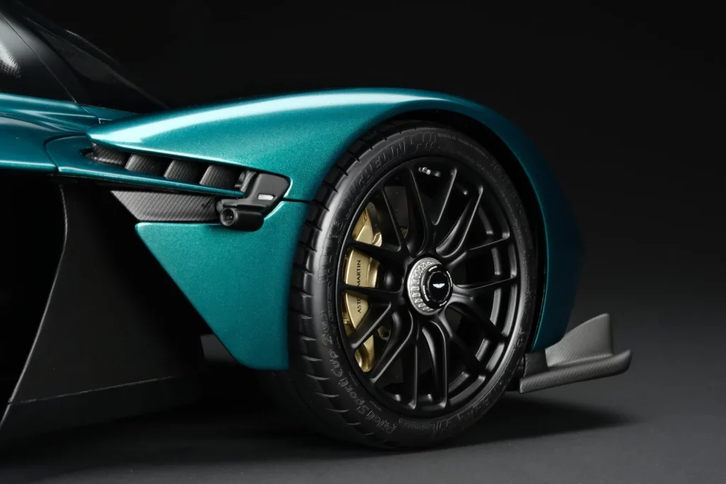 El Aston Martin Valkyrie se somete a la máquina reductora de Amalgam
