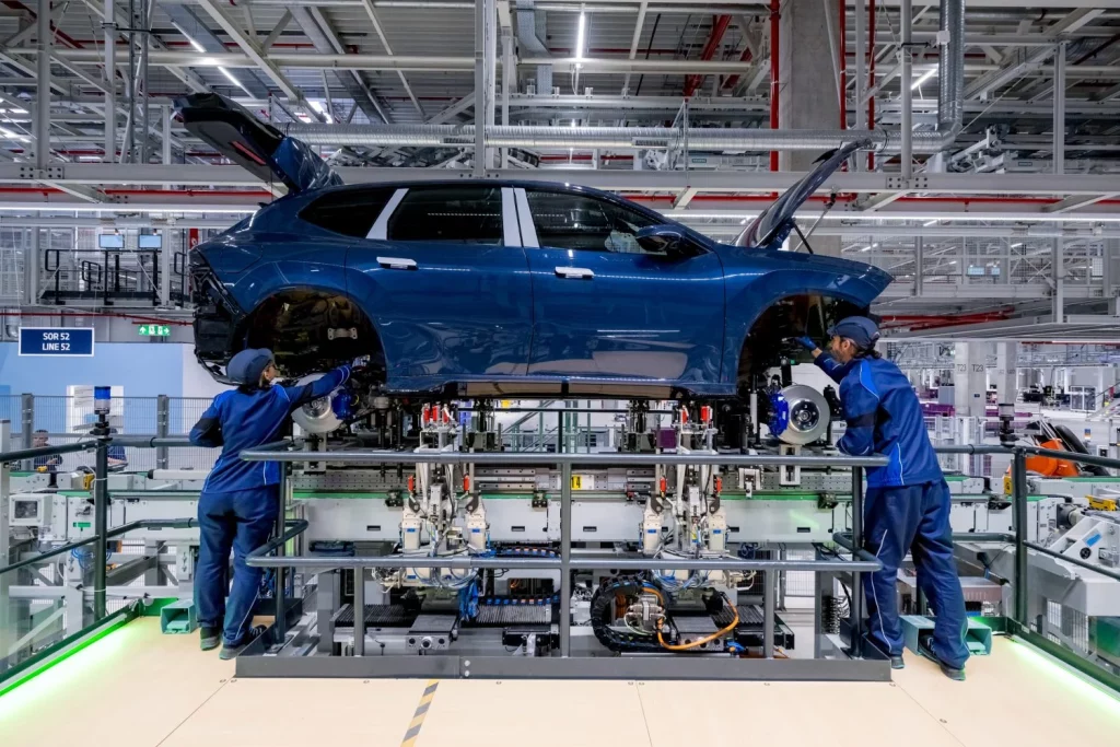 El nuevo BMW iX3 ya es una realidad que sale de la avanzada factoría de Debrecen 13 Motor16 BMW Group Plant Debrecen Assembly 14 Motor16