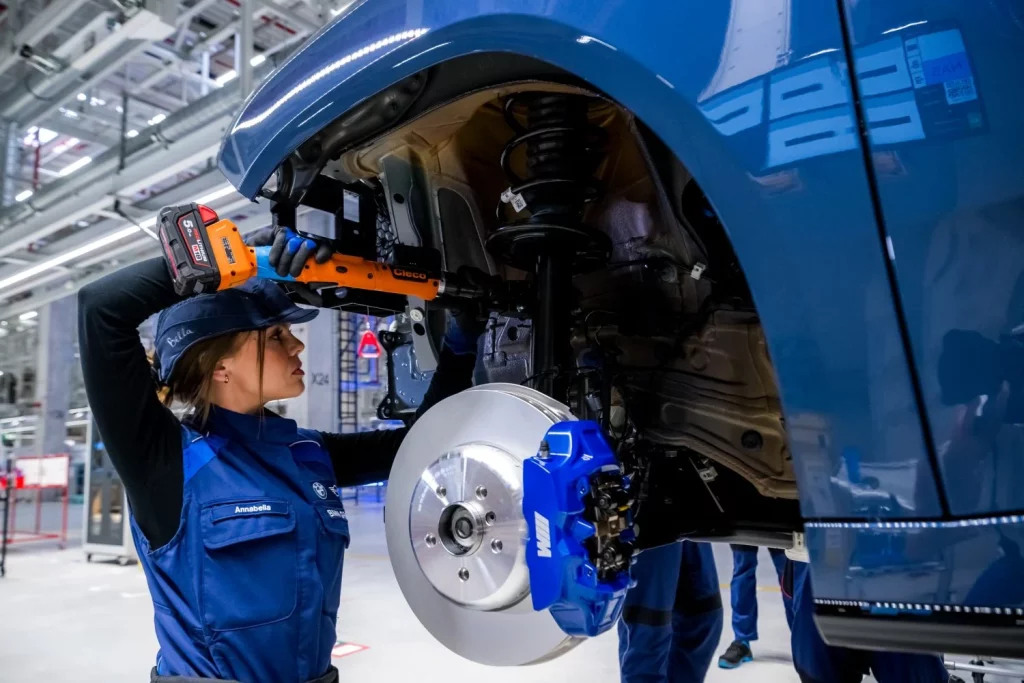 El nuevo BMW iX3 ya es una realidad que sale de la avanzada factoría de Debrecen 14 Motor16 BMW Group Plant Debrecen Assembly 15 Motor16