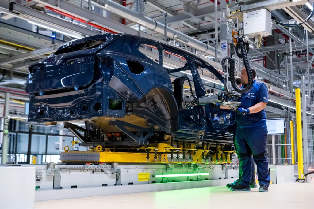 El nuevo BMW iX3 ya es una realidad que sale de la avanzada factoría de Debrecen 10 Motor16 BMW Group Plant Debrecen Assembly 7 Motor16