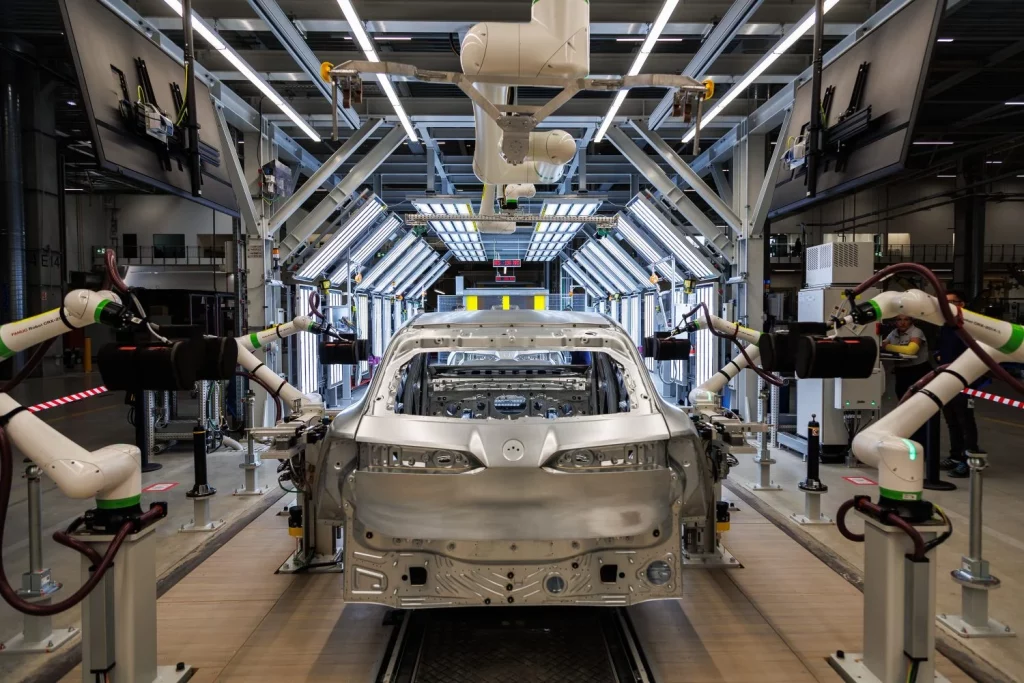 El nuevo BMW iX3 ya es una realidad que sale de la avanzada factoría de Debrecen 18 Motor16 BMW Group Plant Debrecen Body Shop 11 Motor16