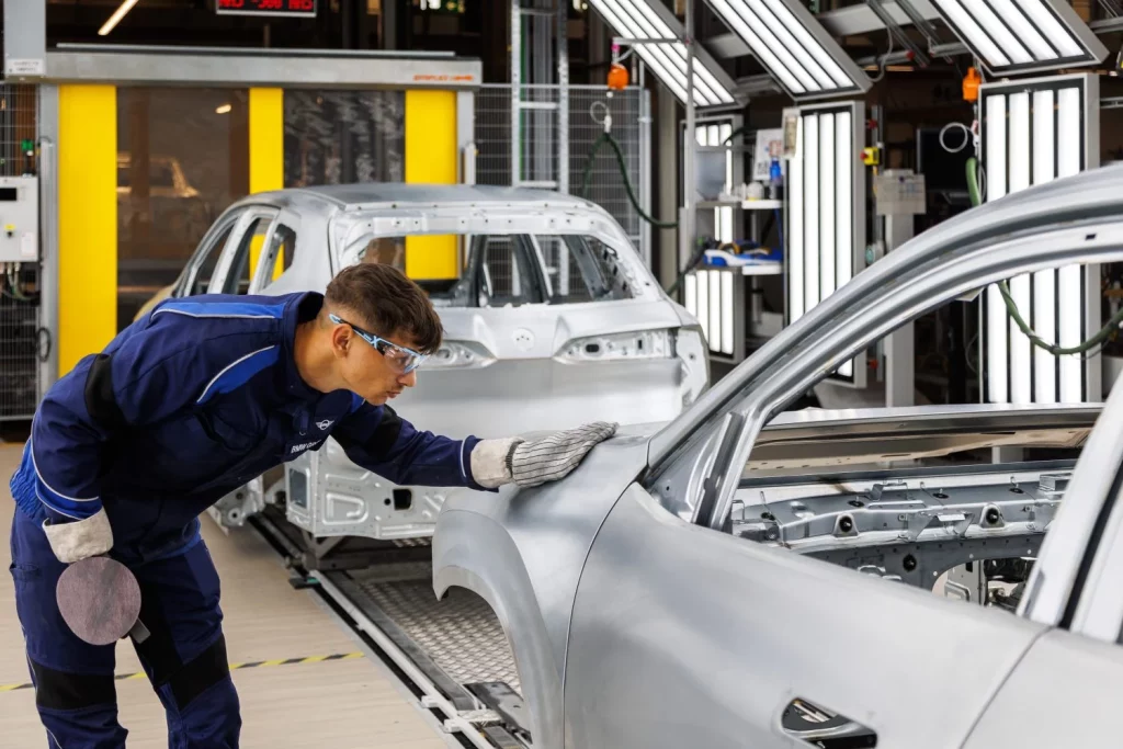 El nuevo BMW iX3 ya es una realidad que sale de la avanzada factoría de Debrecen 20 Motor16 BMW Group Plant Debrecen Body Shop 15 Motor16