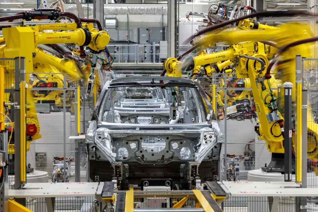 El nuevo BMW iX3 ya es una realidad que sale de la avanzada factoría de Debrecen 22 Motor16 BMW Group Plant Debrecen Body Shop 21 Motor16