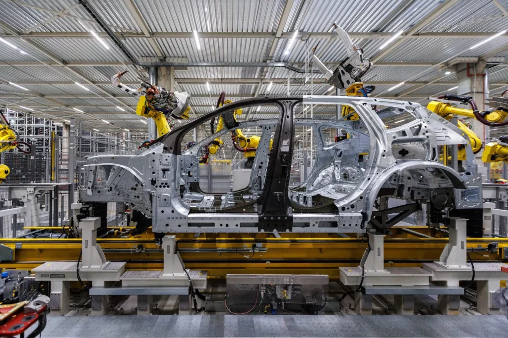 El nuevo BMW iX3 ya es una realidad que sale de la avanzada factoría de Debrecen 23 Motor16 BMW Group Plant Debrecen Body Shop 23 Motor16