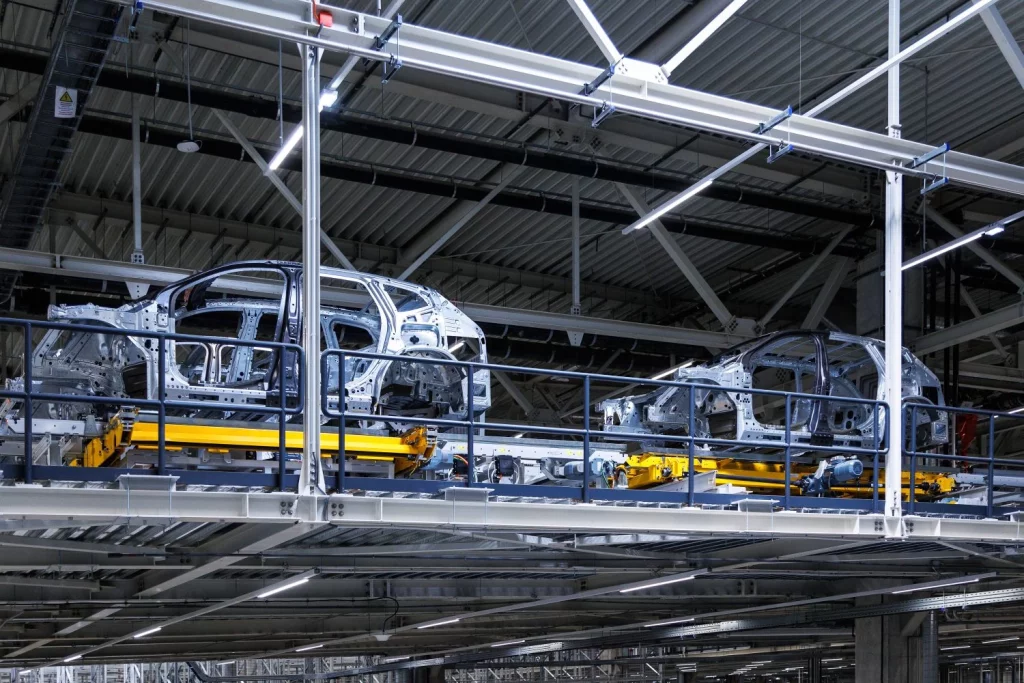 El nuevo BMW iX3 ya es una realidad que sale de la avanzada factoría de Debrecen 26 Motor16 BMW Group Plant Debrecen Body Shop 28 Motor16