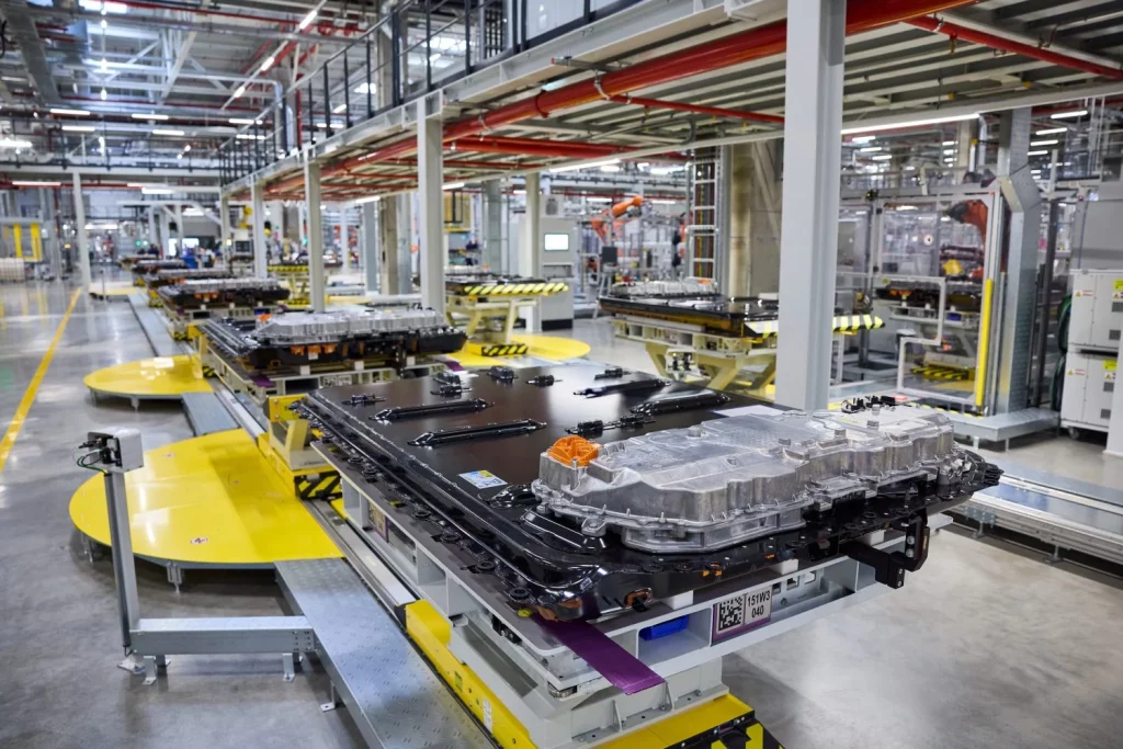 El nuevo BMW iX3 ya es una realidad que sale de la avanzada factoría de Debrecen 31 Motor16 BMW Group Plant Debrecen High Voltage Battery Assembly 3 Motor16