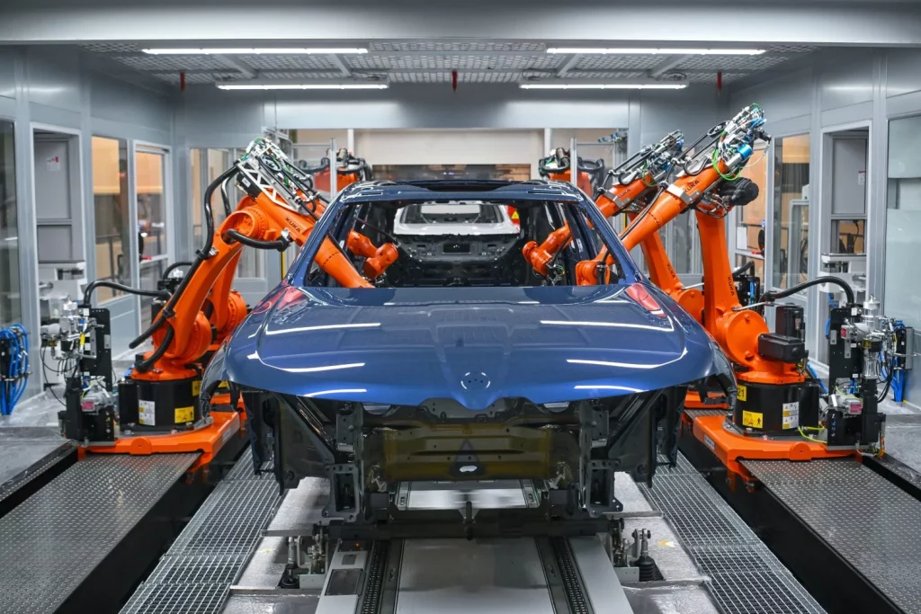 El nuevo BMW iX3 ya es una realidad que sale de la avanzada factoría de Debrecen 40 Motor16 BMW Group Plant Debrecen Paint Shop 16 Motor16