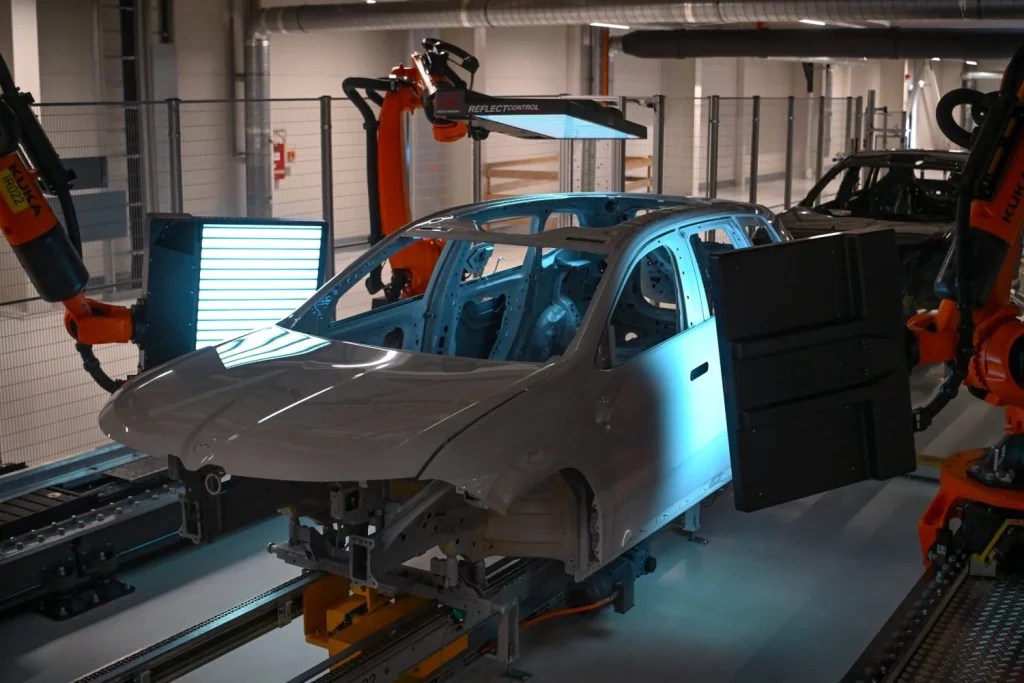 El nuevo BMW iX3 ya es una realidad que sale de la avanzada factoría de Debrecen 41 Motor16 BMW Group Plant Debrecen Paint Shop 18 Motor16