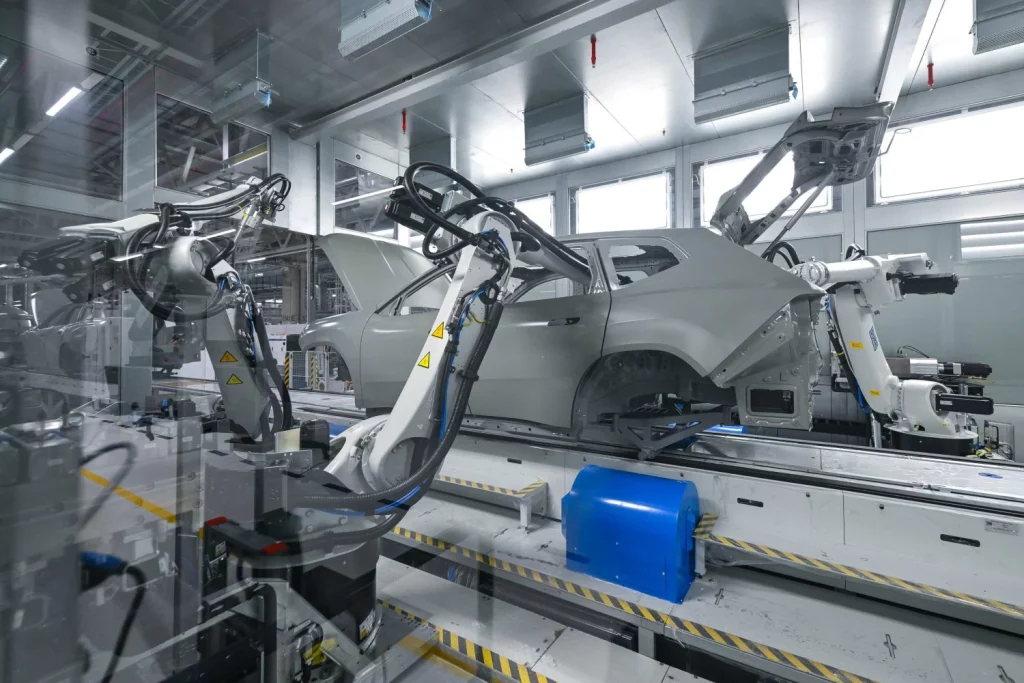 El nuevo BMW iX3 ya es una realidad que sale de la avanzada factoría de Debrecen 34 Motor16 BMW Group Plant Debrecen Paint Shop 2 Motor16