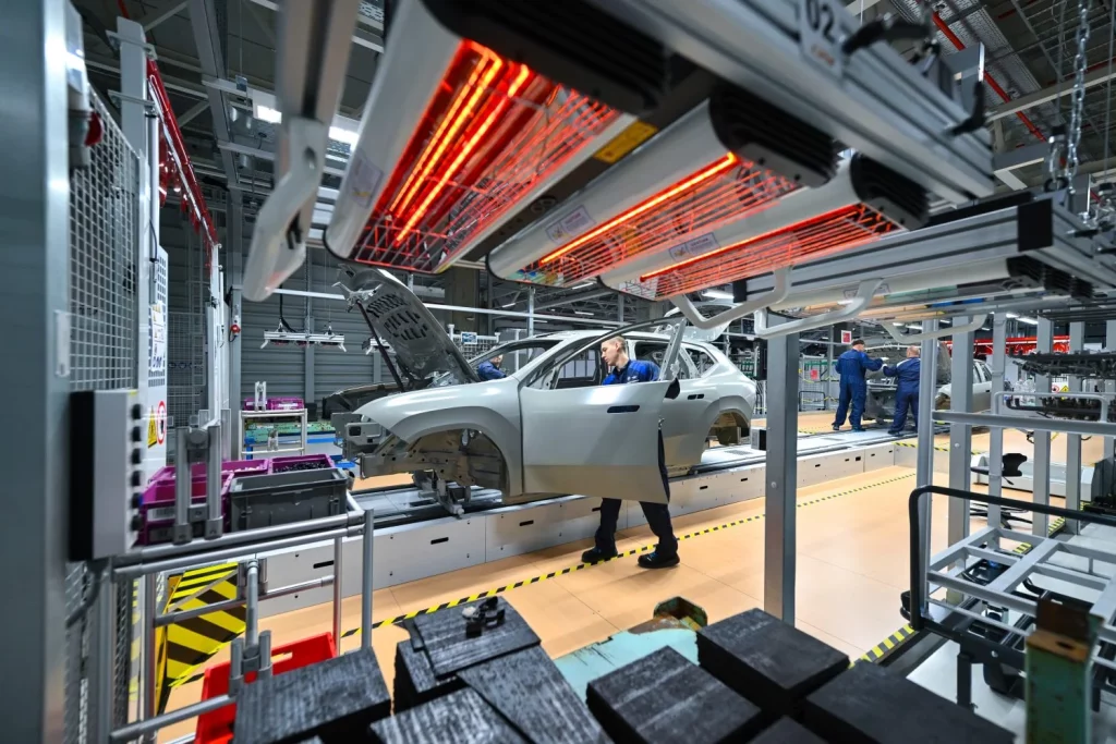 El nuevo BMW iX3 ya es una realidad que sale de la avanzada factoría de Debrecen 45 Motor16 BMW Group Plant Debrecen Paint Shop 25 Motor16
