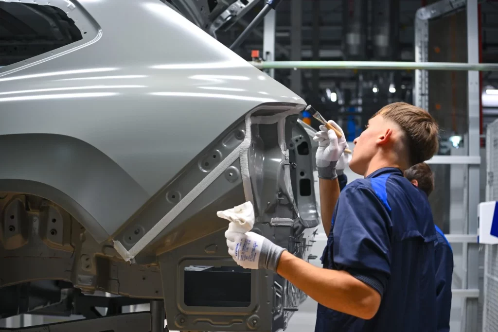 El nuevo BMW iX3 ya es una realidad que sale de la avanzada factoría de Debrecen 35 Motor16 BMW Group Plant Debrecen Paint Shop 3 Motor16