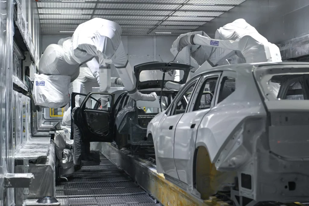 El nuevo BMW iX3 ya es una realidad que sale de la avanzada factoría de Debrecen 37 Motor16 BMW Group Plant Debrecen Paint Shop 7 Motor16