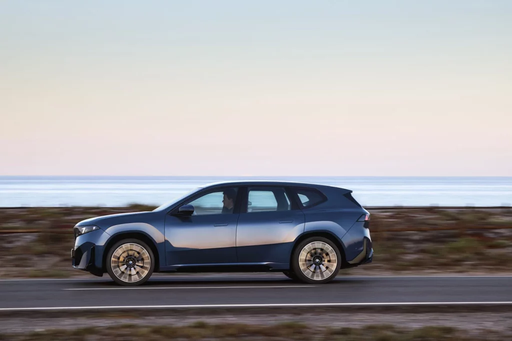 BMW IX3 9 Motor16