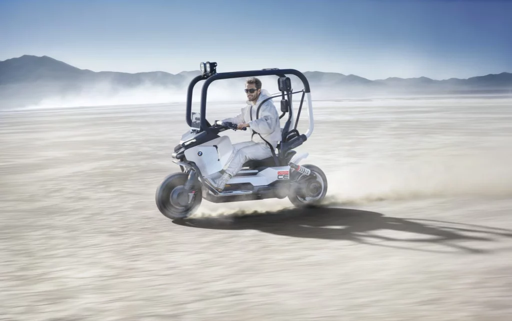 BMW Vision CE: El scooter sin casco regresa en formato eléctrico 6 Motor16 BMW Vision CE 5 Motor16
