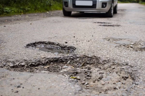 Cómo reclamar si has tenido un accidente en una carretera en mal estado 1 Motor16 carretera en mal estado