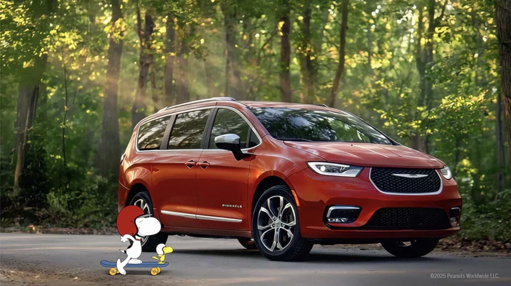 Chrysler Pacifica peanuts snoopy 2 Motor16