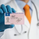Cómo renovar el carnet de conducir y no morir en el intento: precios, plazos y trámites