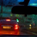 Guardia Civil de Tráfico: los 5 errores que nunca debes cometer al conducir bajo la lluvia