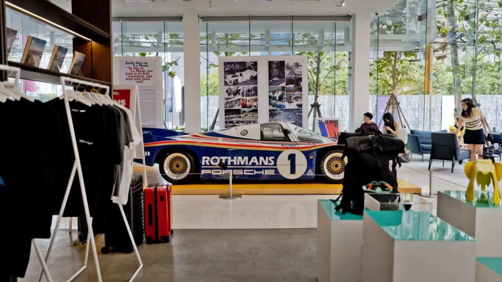 Curvistan Bangkok celebra su aniversario con el Porsche 956 LH 6 Motor16 Curvistan Bangkok Porsche 4 Motor16