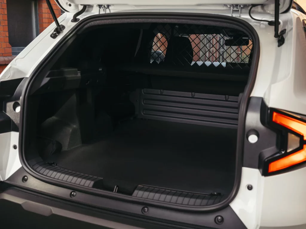 Dacia Duster Cargo: revolución SUV en los comerciales ligeros 3 Motor16 DACIA DUSTER CARGO 18 Motor16