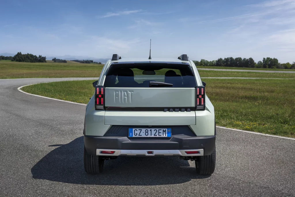 Fiat lanza la alternativa más asequible del Grande Panda, un gasolina ya disponible desde 14.950 euros 12 Motor16 FIAT GRANDE PANDA GASOLINA 9 Motor16
